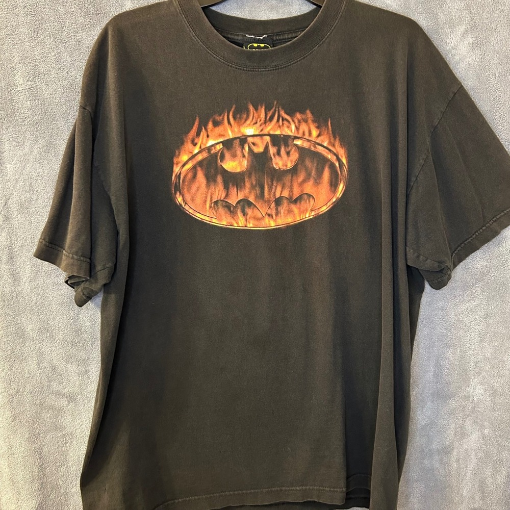 Vintage 2005 Batman DC Comics Flaming Bat Signal Large Graphic T-Shirt Black